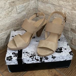 🍀CL BY LAUNDRY WORTHY PLATFORM SANDAL🍀
